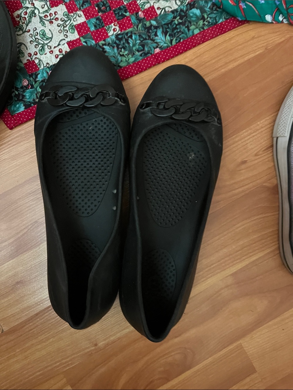 Crocs Women’s Giana Links Round Toe Black Slip On Flats Size 8